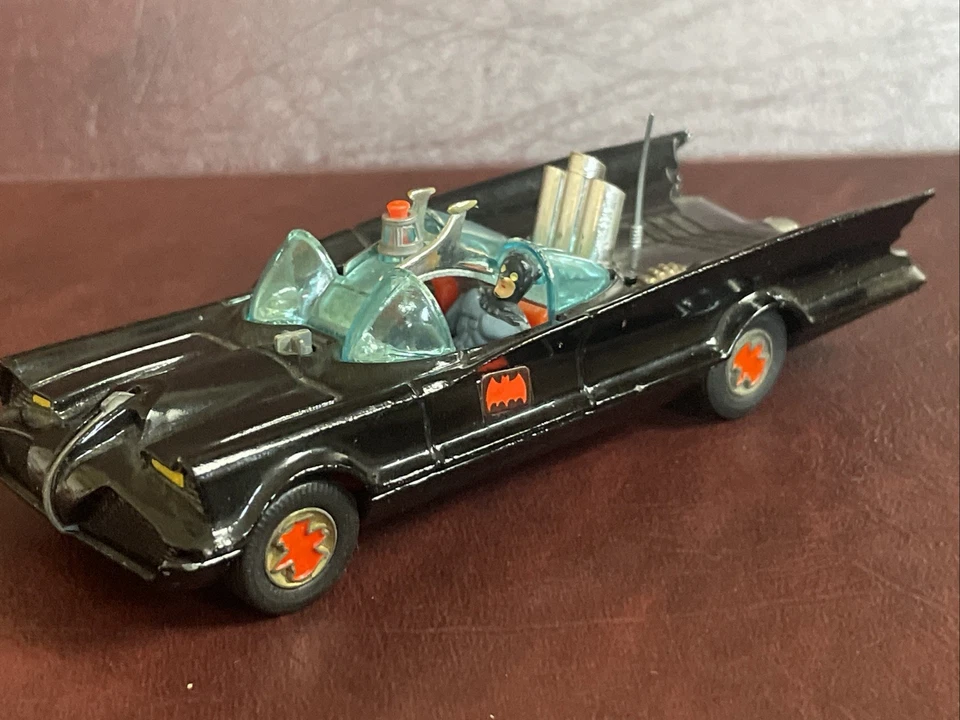 Vintage 1966 CORGI Batmobile 267 & Glastron Batboat 107 with Boxes - Image 4 of 4