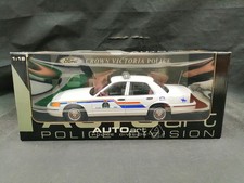 1/18 AUTOART Ford Crown Victoria Royal Canadian Mounted Police Collectables 17+
