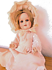 Antike Puppe Heubach Köppelsdorf 300/8.0 mit Originalbekleidung und Schlafaugen