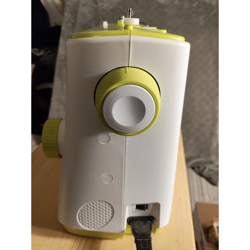 Necchi K408A Sewing Machine With Case ***Excellent Condition*** - Image 4 of 4