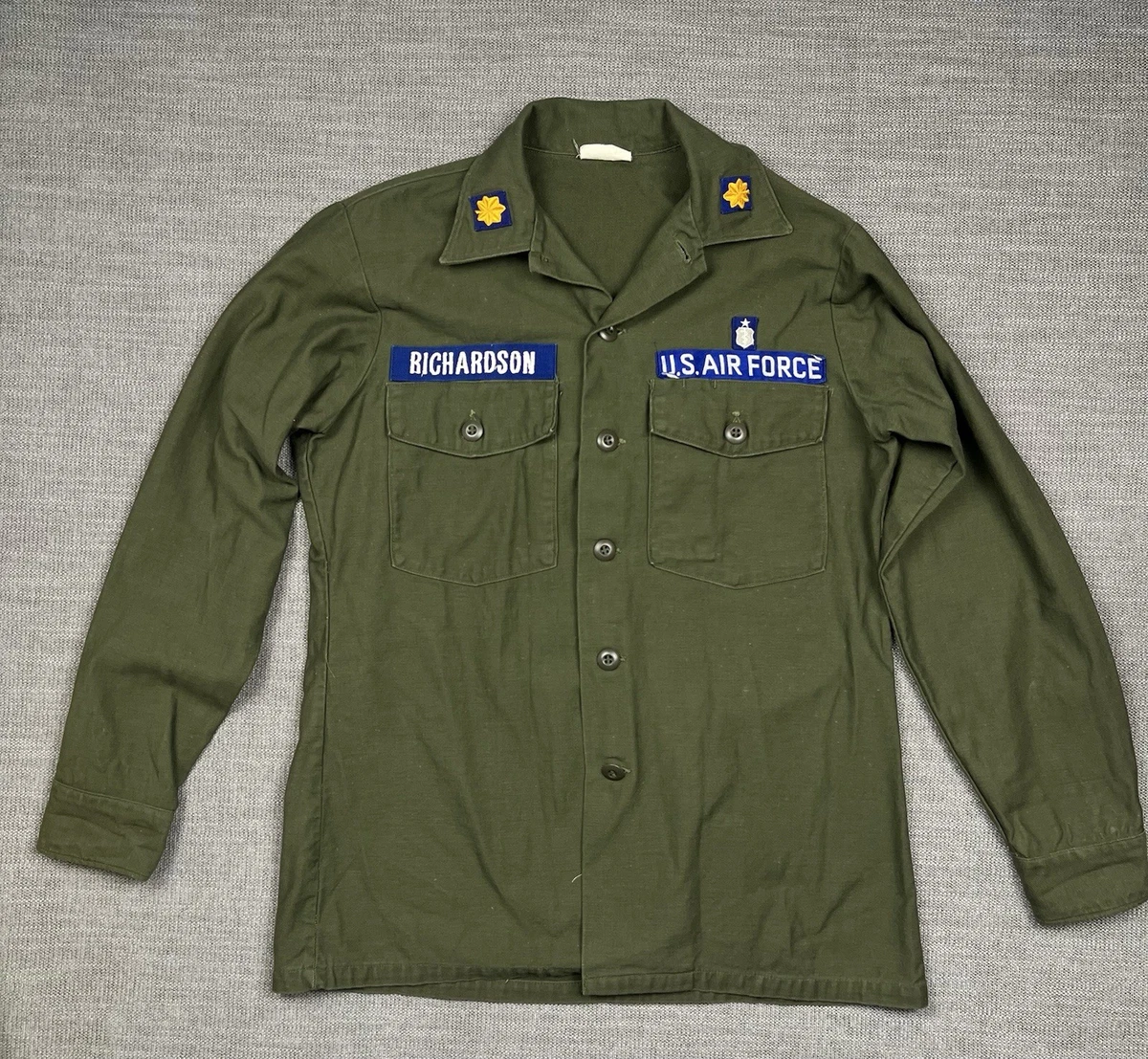 Preços baixos em Camisa de Força Aérea Vintage em uniformes