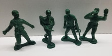 Greenbrier International Green Plastic Army Men 4 Toy Soldiers Lot of 4