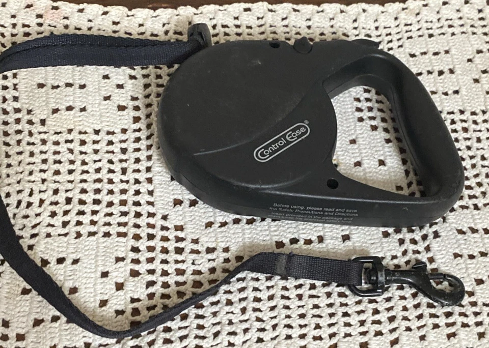 Retractable Pet Walking Leash ~ Easy Grip Handle ~ Small To Medium - Image 2 of 4