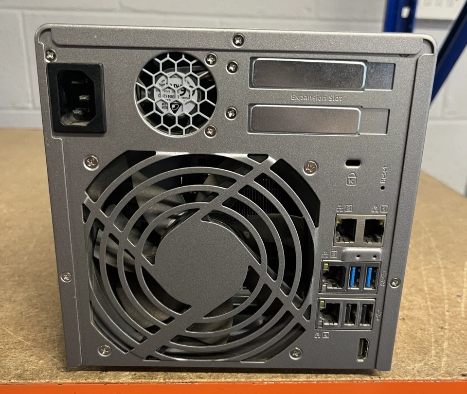 TVS-471 QNAP 4 Bay Desktop NAS 8GB Speicher vollständig getestet - Bild 2 von 4