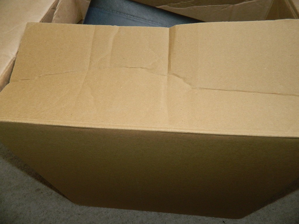 WORLD 7.7KG STAMPS ASSORTMENT IN LARGE BOX FESTIVE SORTER!