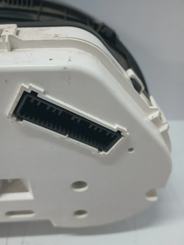 2016-2018 Kia Sorento Speedometer Instrument Cluster Gauges - Image 3 of 4