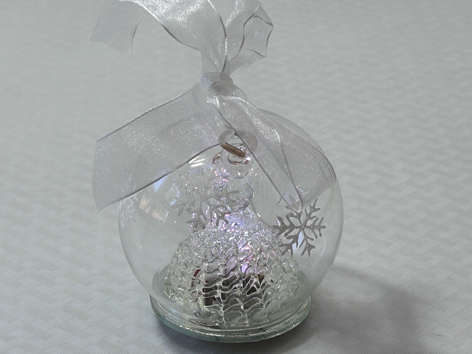 3.5” Glass Dome Light Up Christmas Angel W/ Heart Ornament Snowflake Etchings 