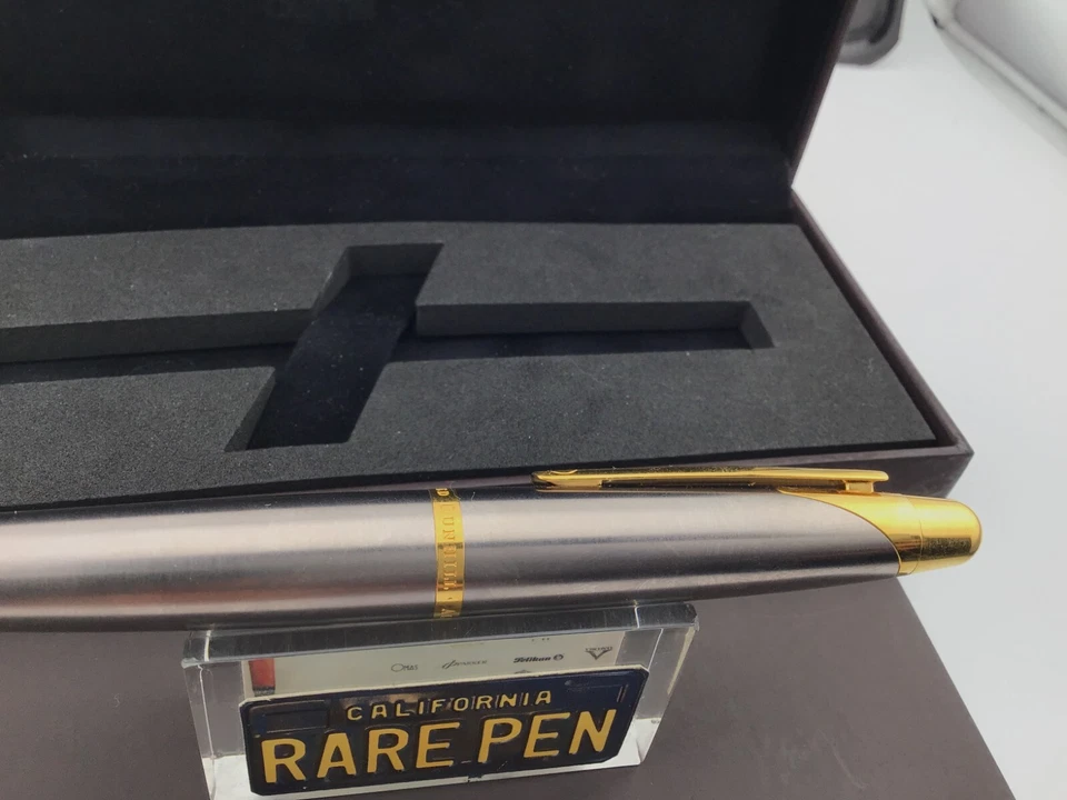 Pluma Estilográfica ALFRED DUNHILL AD2000 PISTOLA METAL GT 18K Plumín Fino NUEVA en Caja Foto 3 de 4