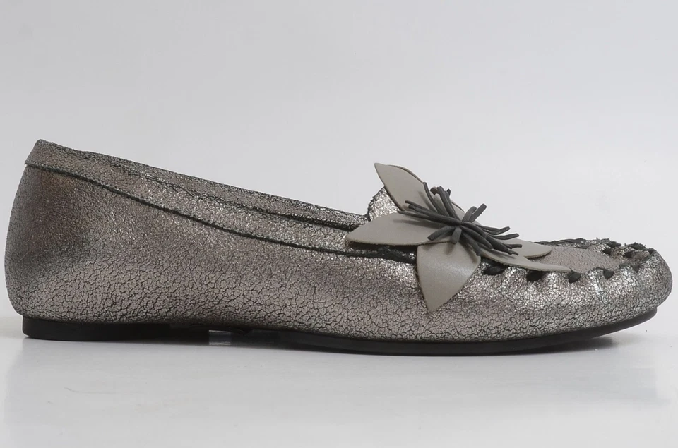 Mocasín sin cordones floral de cuero gris 10M Indigo by Clarks para mujer Foto 2 de 4