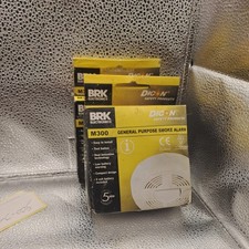 2 xBRK  M300 & First Alert SA200  9V Battery Powered IONOZATION  Smoke Detector 