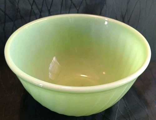 FIRE-KING Jadeite Jade Ite Swirl Green 9 inch MIXING BOWL
