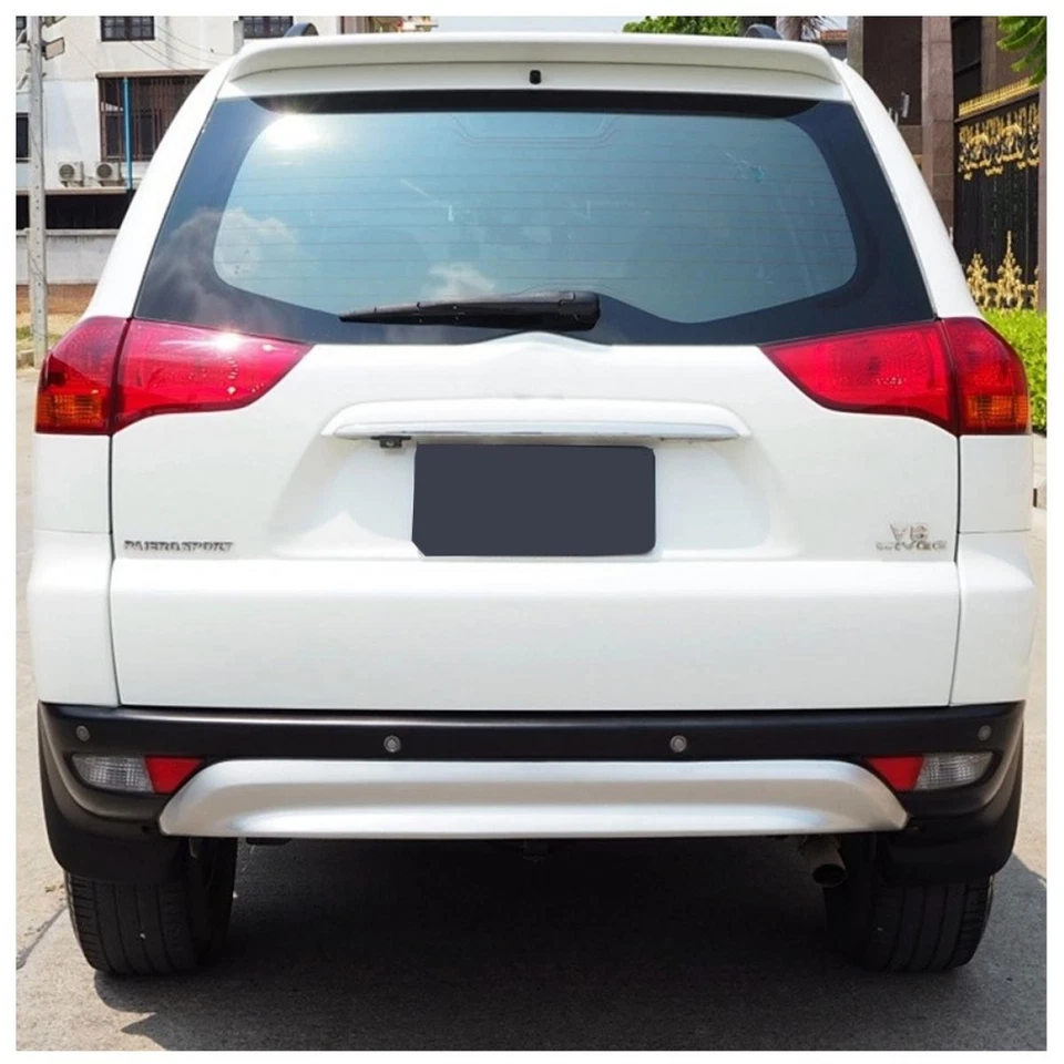 Luz trasera LED humo LR para Mitsubishi Montero Sport Pajero 2009-2015 Foto 2 de 4