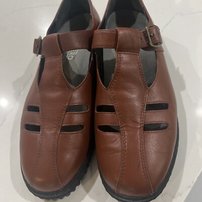Wimzees Shoes Womens 8.5 M Mary Jane Low Heels Pumps BROWN Faux Leather Buckle