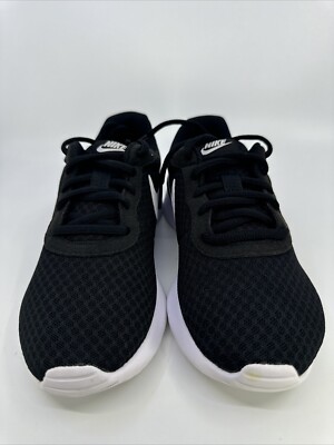 black nike trainers tanjun