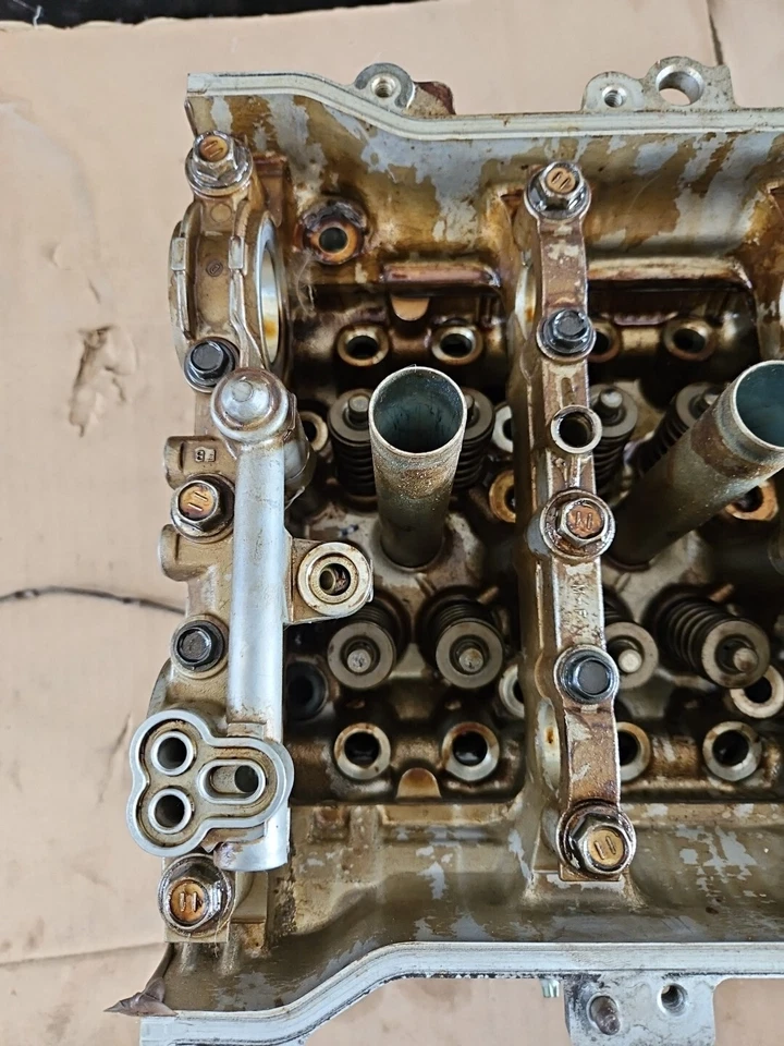 Conjunto de culata y carcasa de leva 11-17 Lexus CT200h Toyota Prius 11101-39725 Foto 3 de 4