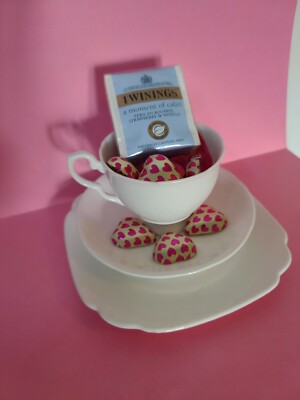 Retro Ostern / Muttertag Teeservice - Tasse, Untertasse, Beilagenteller, Twinning's Tea etc