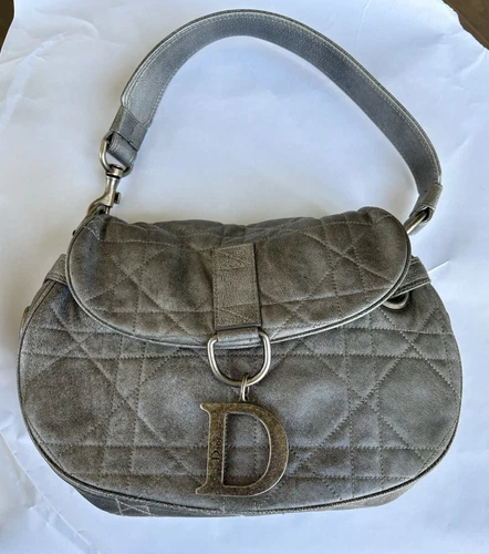 Sac à main Dior en cuir gris métallisé avec marchepied assorti