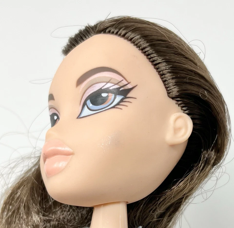 Lote De Colección 9 Muñecas Bratz Niños y Niñas Ropa Zapatos 2001 y 2002 Algunos Defectos Vistos Foto 4 de 4