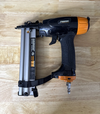 Freeman PFBC940 18GA 4-IN-1 Mini Flooring Nailer/Stapler - Working Condition