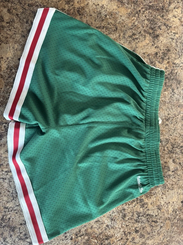 Women's Mitchell & Ness Milwaukee Bucks Mesh Basketball Shorts Small $85 - Image 3 of 3
