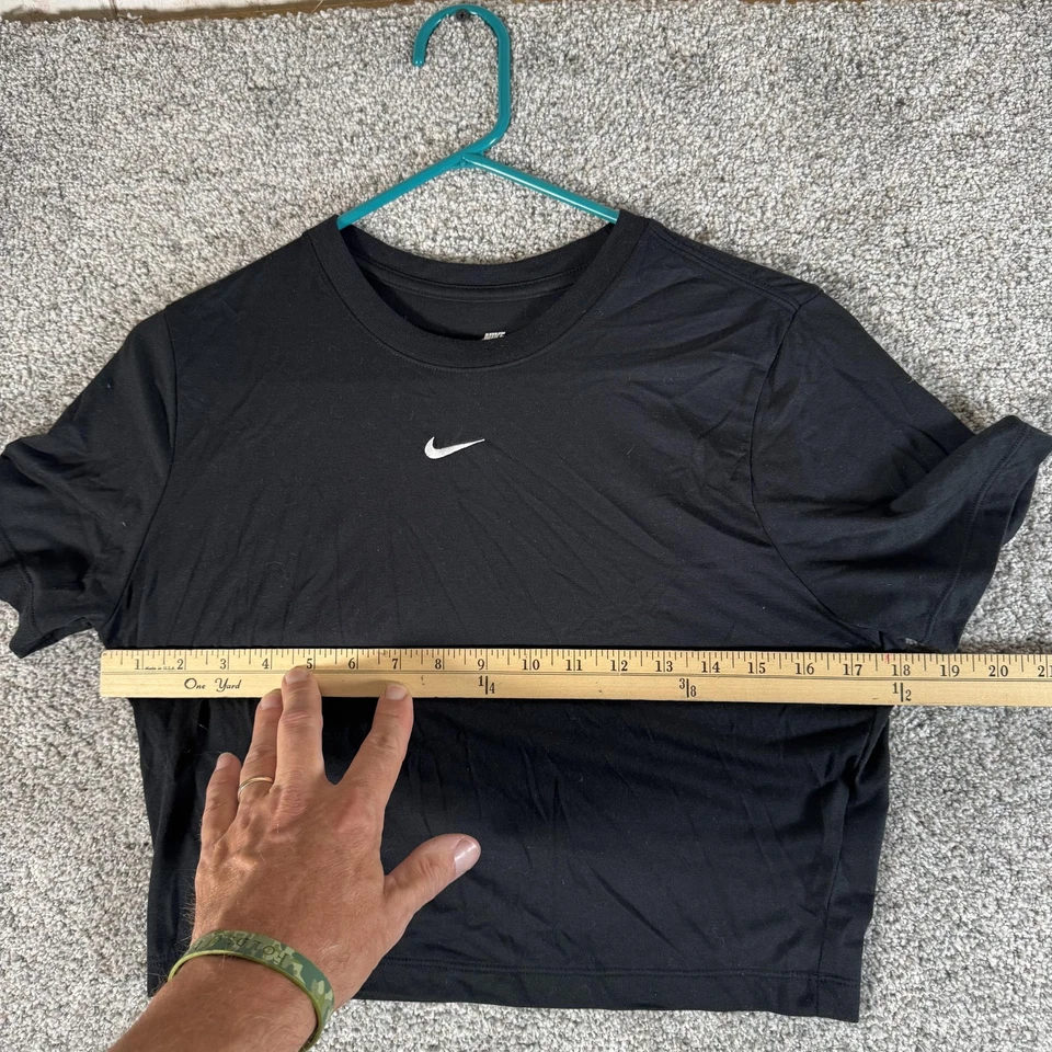 Nike Shirt Womens Large Black Slim Fit Cropped The Nike Tee Swoosh FB2873-010 - Image 3 of 4