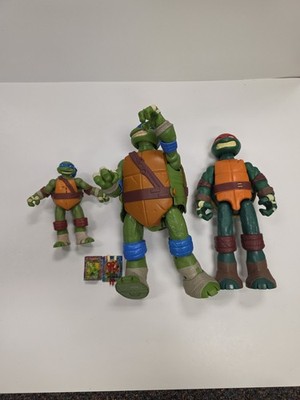 TMNT Figure Lot   11.5  Transforming Leonardo, 10  Playmates Raphael, 6  Talkin