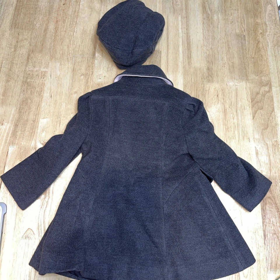 Abrigo militar Rothschild para niña frente de pétalos incluye sombrero talla 3T gris y rosa Foto 2 de 4