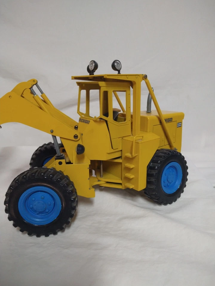 -Carregadeira de Rodas Vintage-Scha CLARK MICHIGAN 1:20 PAYLOADER Grande Diecast - Imagem 4 de 4
