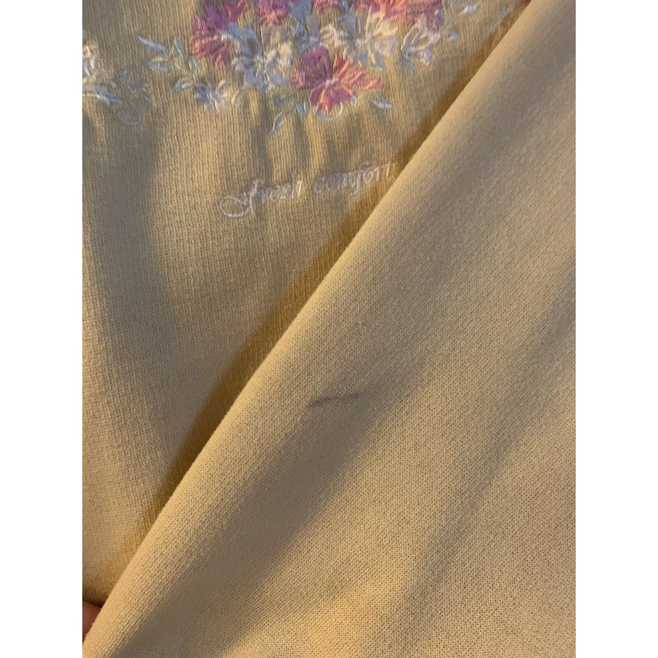 VTG jaclyn smith yellow floral embroidered crewneck “authentic natural style” M - Image 4 of 4