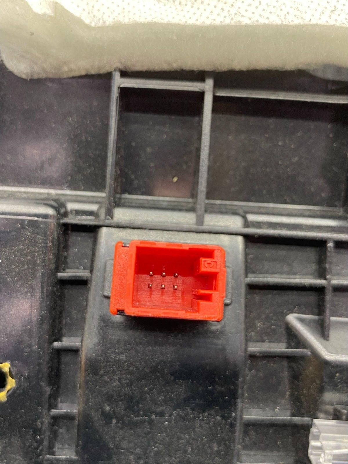 2016-2020 BENTLEY BENTAYGA FRONT RIGHT GLOVE BOX STORAGE COMPARTMENT *INDENTS*