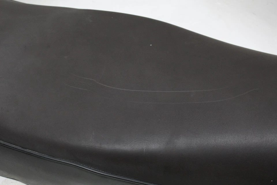 1977 Yamaha XS750 DRIVERS SEAT SADDLE - Image 3 of 4