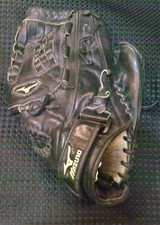 Mizuno Womens Left GMVP 1258P Black 12.5  inches Fastpitch Softball Glove LH