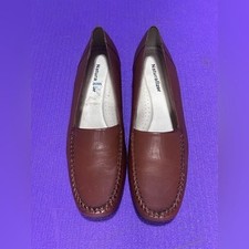 Naturalizer Brown Leather Loafers - Labeled size 9 - fits like 8.5