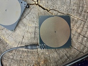 AURATONE turn your phone into a frequency tool.