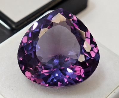 Superb Natural Alexandrite Pear Cut Colour Change 19-20 Ct Loose Gemstone FR-177