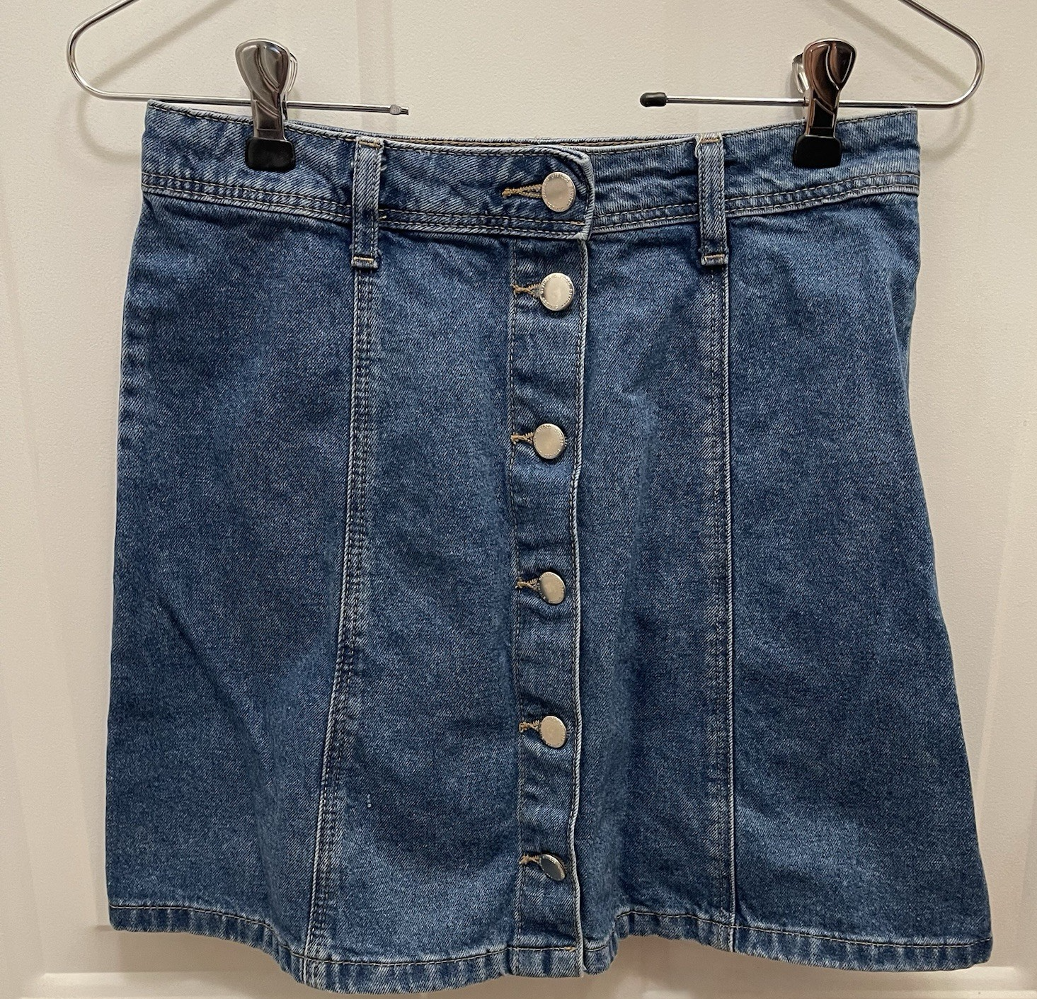 H&M Divided Light Denim Button Front 90s Style Mini Skirt Size 4