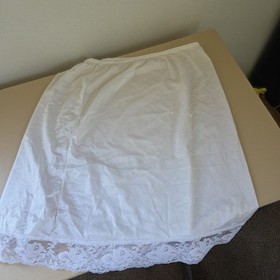 Vintage Mel-Lin Knee Length Slip Size M Nylon USA Lace White Lingerie Romantic 