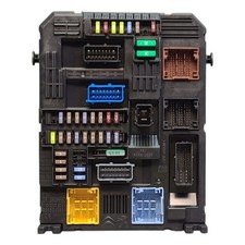 PEUGEOT E-2008 GT MK2 FL (P24E) caja fusibles carrocería ECU 9855665080