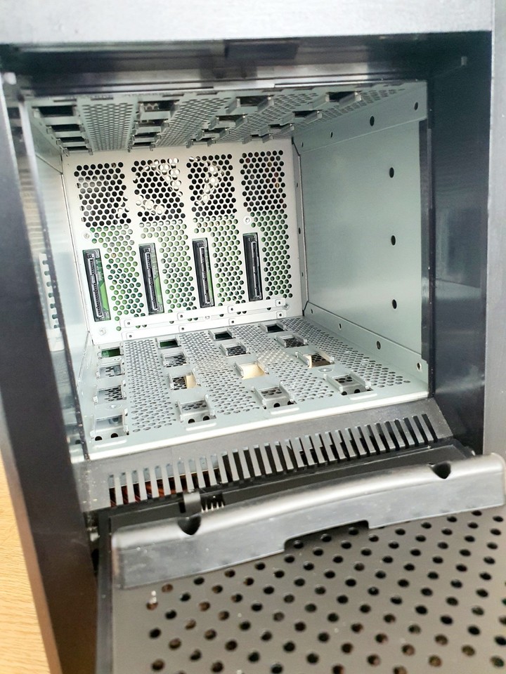 SanDisk Professional G-RAID SHUTTLE 4 Disk Array Desktop Black Hard ...