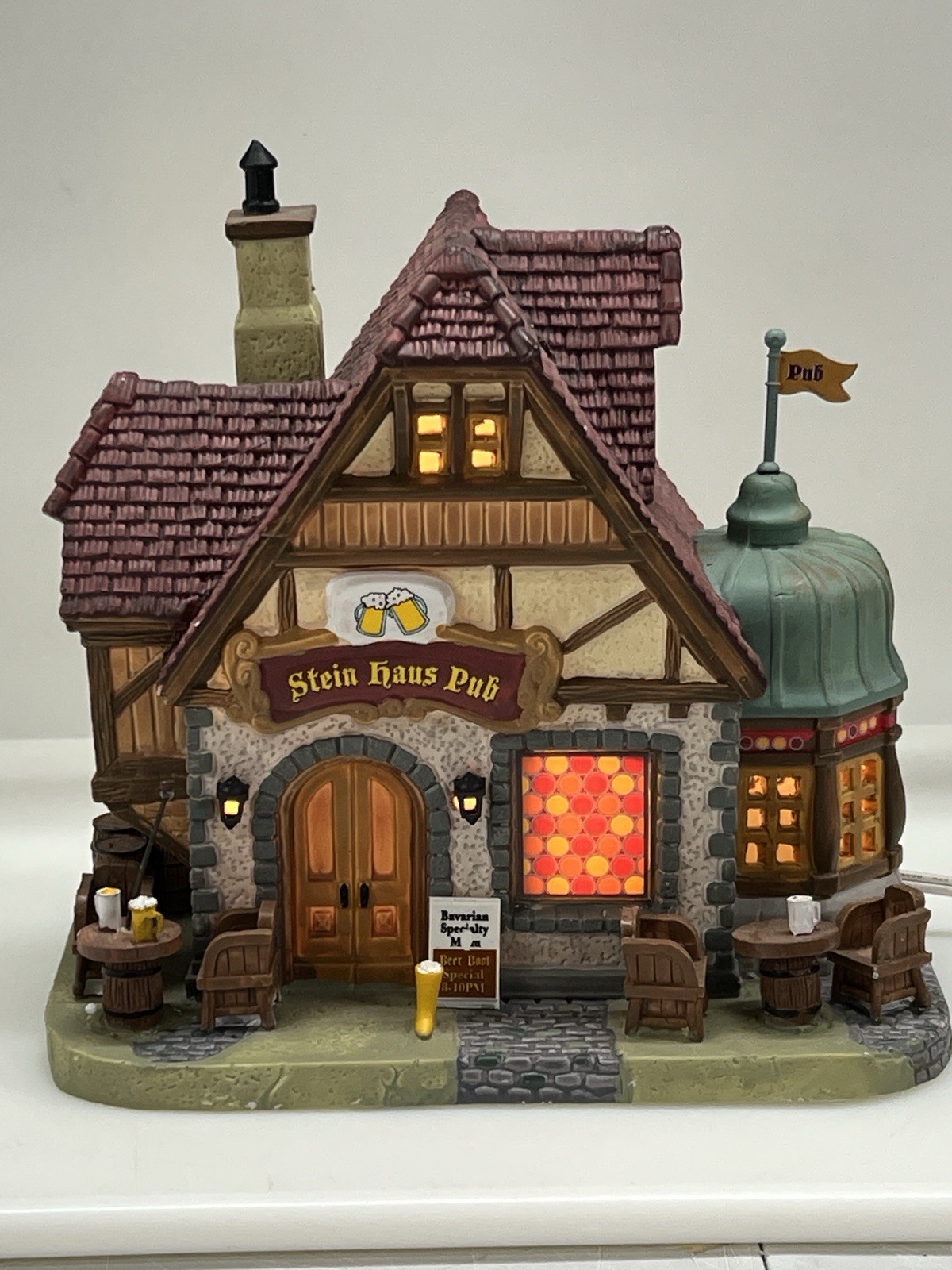 Lemax Stein Haus Pub Caddington Village 45723 No Umbrella Retired 2014  