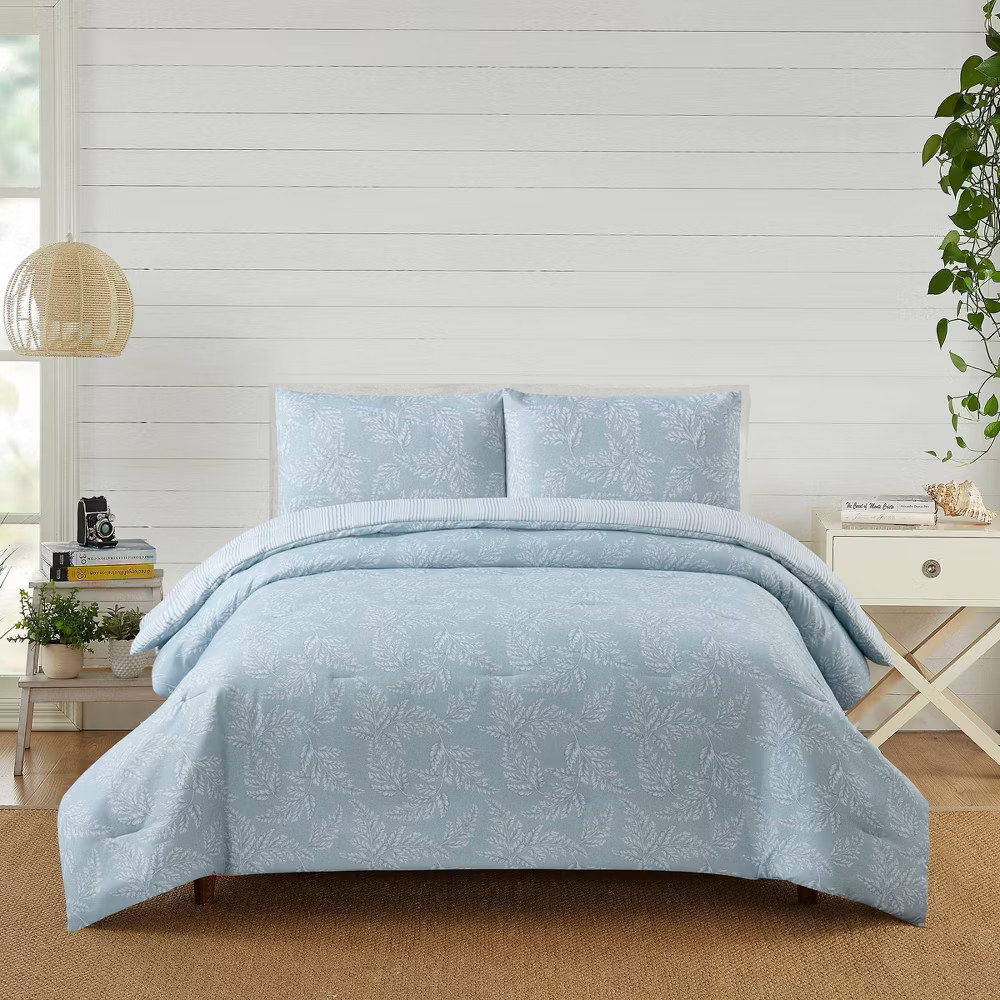 Modern Heirloom Full/Queen Leaf Comforter Blue