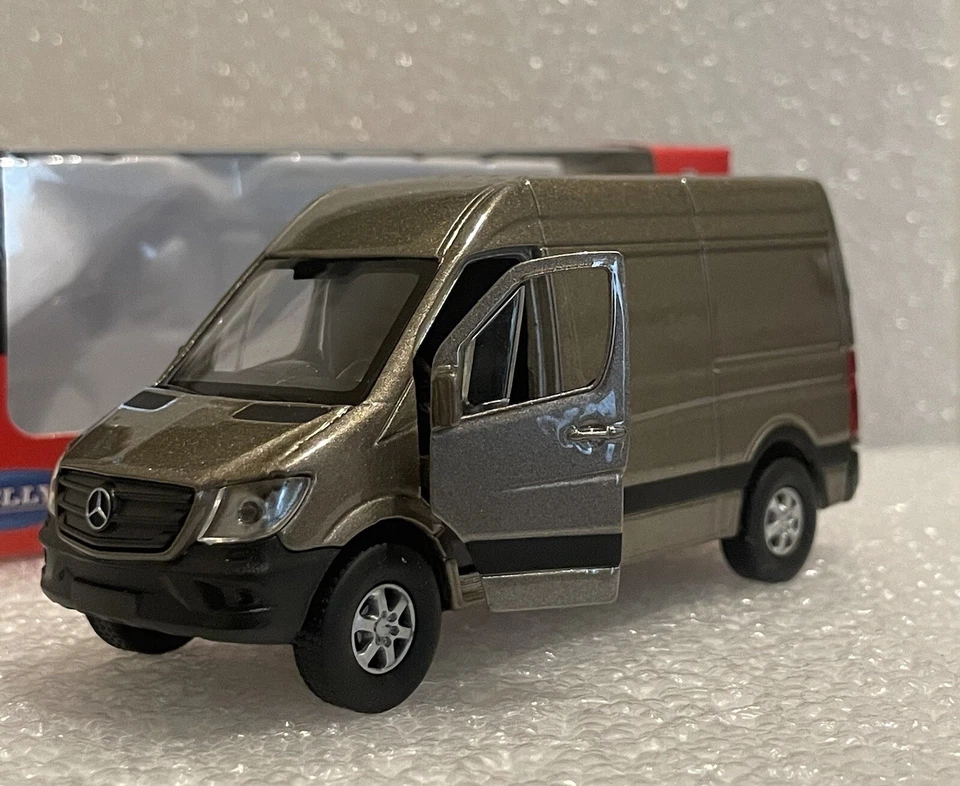 Truck diecast Mercedes Sprinter 2 II NCV3 W906 11,5cm Welly New IN Box - Image 2 of 4
