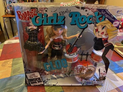 BRATZ GIRLZ REALLY ROCK, CLOE ROCK STAR! W/GUITAR, DRUMS, OUTFITS! 2008 RETIRED