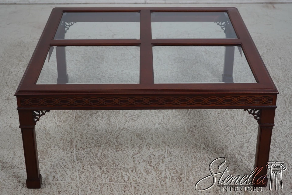 67748: Mesa de centro china KINDEL Chippendale con tapa de vidrio de caoba Foto 2 de 4