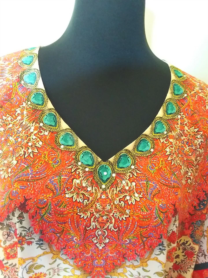  VESTIDO/CAFTÁN CREPÉ CUELLO EN V ESTAMPADO PAISLEY DIGITAL MUY ADORNADO KC41 Foto 3 de 3