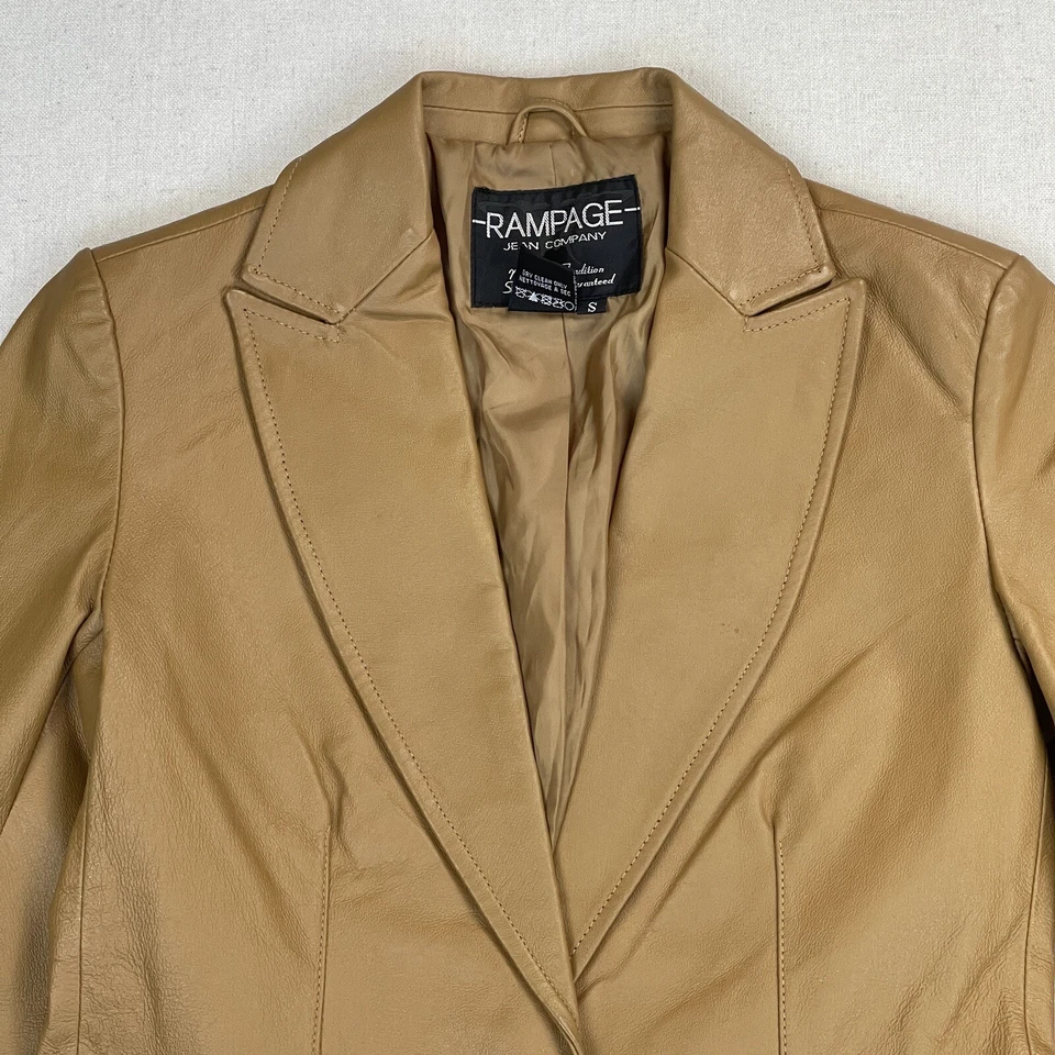 Blazer para mujer Rampage de cuero genuino pequeño color tostado camel con un solo botón ajustado Y2K* Foto 3 de 4