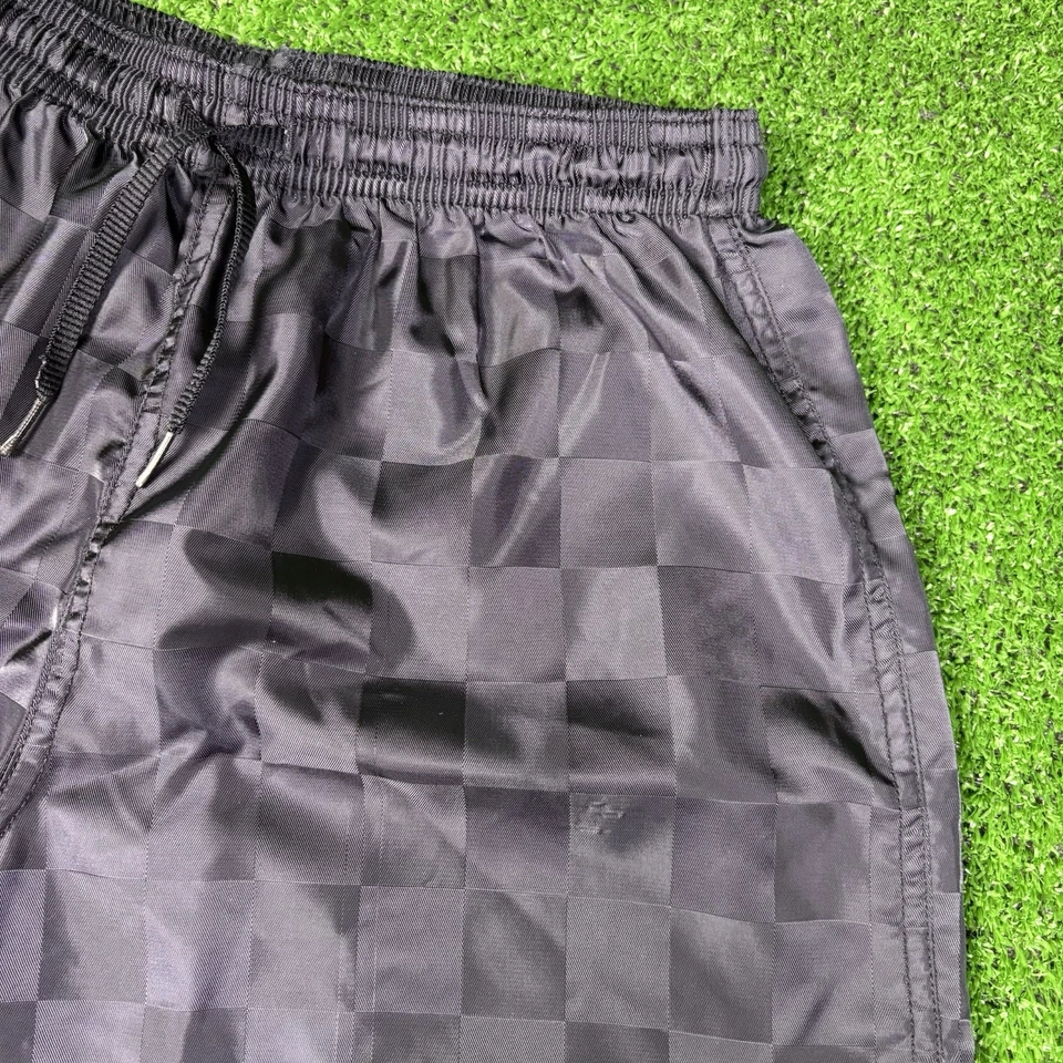 Pantalones Cortos De Colección Umbro Negro Satinado A Cuadros Fútbol Gimnasio Jóvenes Niños Talla Mediana Foto 4 de 4
