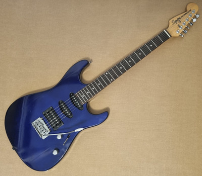 Squier Showmaster HSS E-Gitarre Reverse Kopfplatte in Stratocaster Strat