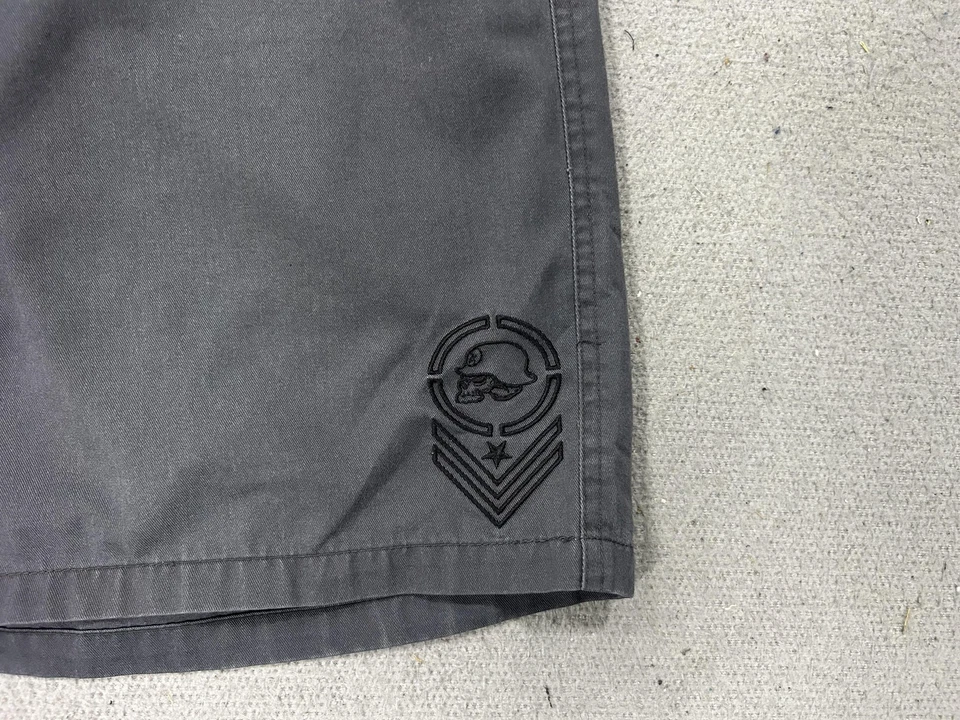 Pantalones Cortos Y2K Metal Mulisha Hombres 42 Gris Chino Calavera Logo Utilidad Moto Patinadora Jessie Foto 3 de 4
