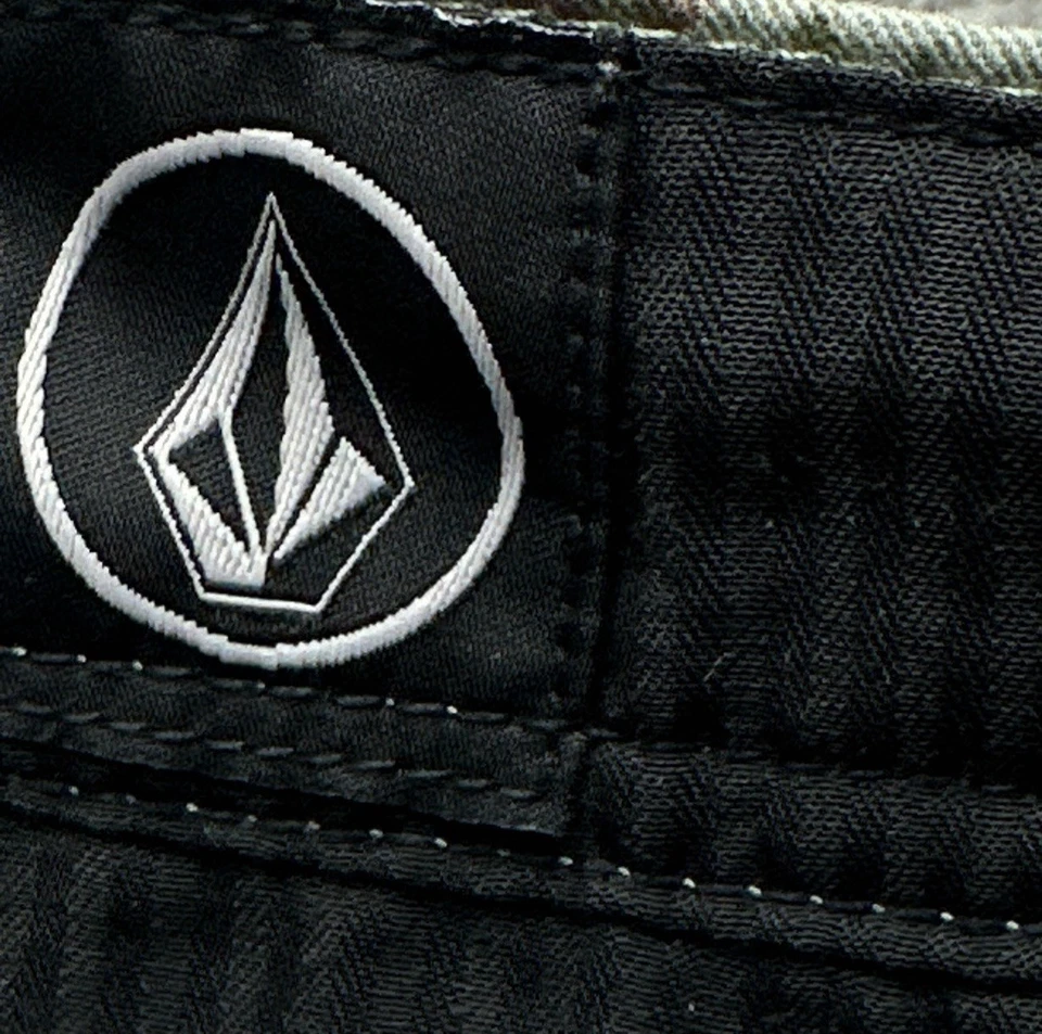 Volcom Shorts Mens 40 Green Camouflage Cargo Pockets Camo Twill - Image 3 of 4